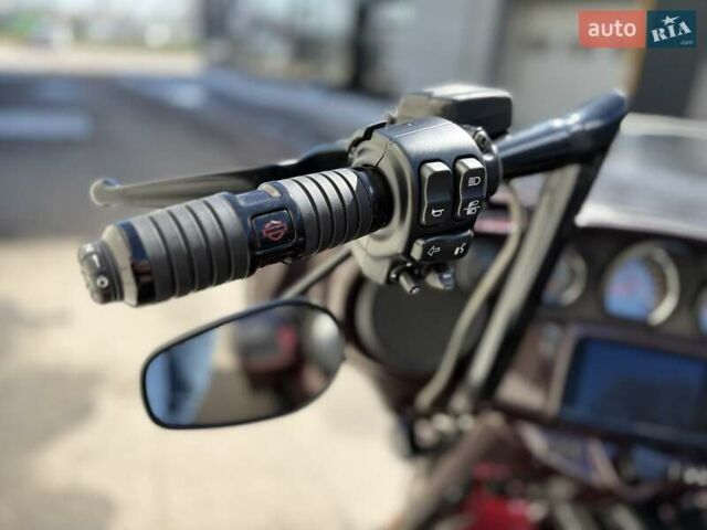 Красный Харлей-Дэвидсон CVO Street Glide, объемом двигателя 2.2 л и пробегом 18 тыс. км за 30400 $, фото 10 на Automoto.ua