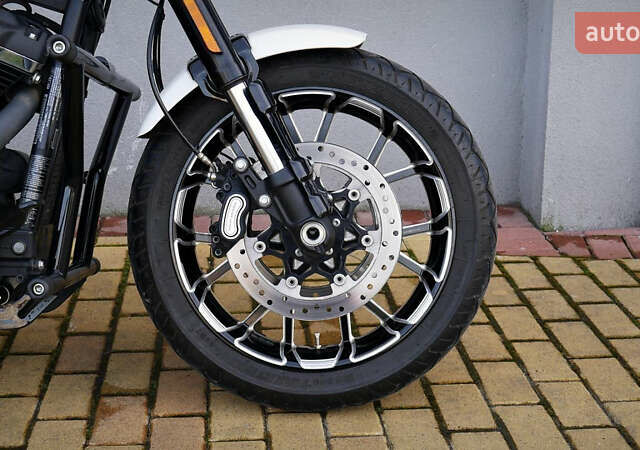 Белый Харлей-Дэвидсон Fat Bob, объемом двигателя 1.75 л и пробегом 18 тыс. км за 21000 $, фото 15 на Automoto.ua