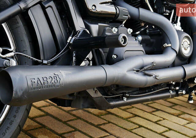 Белый Харлей-Дэвидсон Fat Bob, объемом двигателя 1.75 л и пробегом 18 тыс. км за 21000 $, фото 11 на Automoto.ua