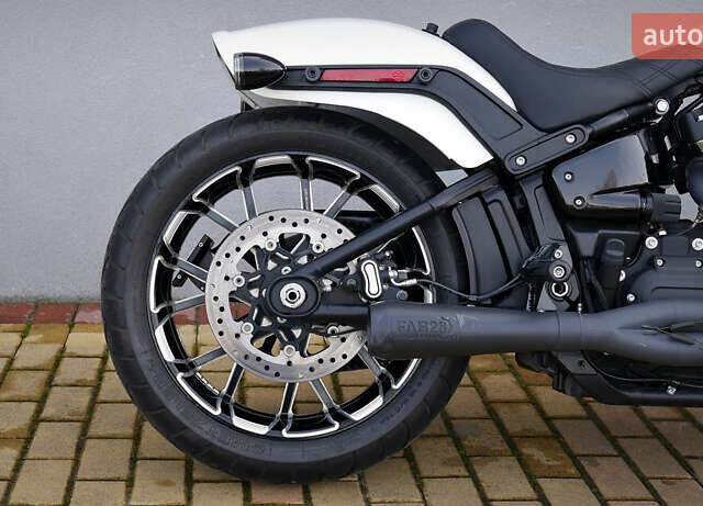 Белый Харлей-Дэвидсон Fat Bob, объемом двигателя 1.75 л и пробегом 18 тыс. км за 21000 $, фото 18 на Automoto.ua
