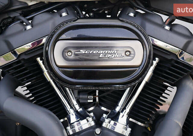 Белый Харлей-Дэвидсон Fat Bob, объемом двигателя 1.75 л и пробегом 18 тыс. км за 21000 $, фото 5 на Automoto.ua