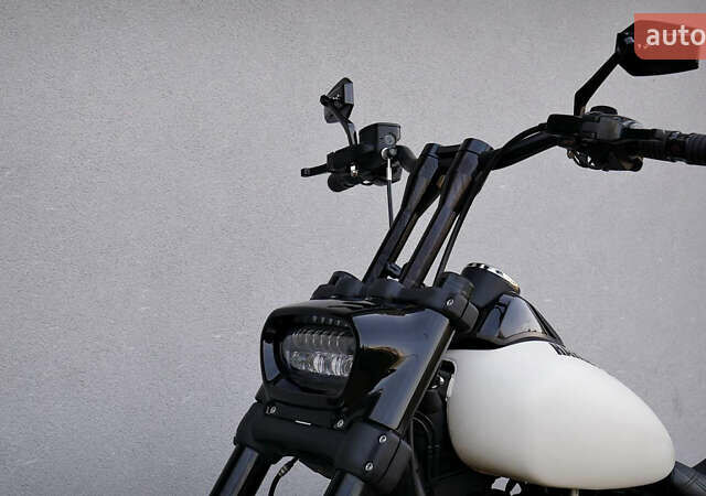 Белый Харлей-Дэвидсон Fat Bob, объемом двигателя 1.75 л и пробегом 18 тыс. км за 21000 $, фото 14 на Automoto.ua