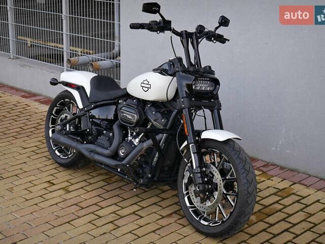 Белый Харлей-Дэвидсон Fat Bob, объемом двигателя 1.75 л и пробегом 18 тыс. км за 21000 $, фото 2 на Automoto.ua