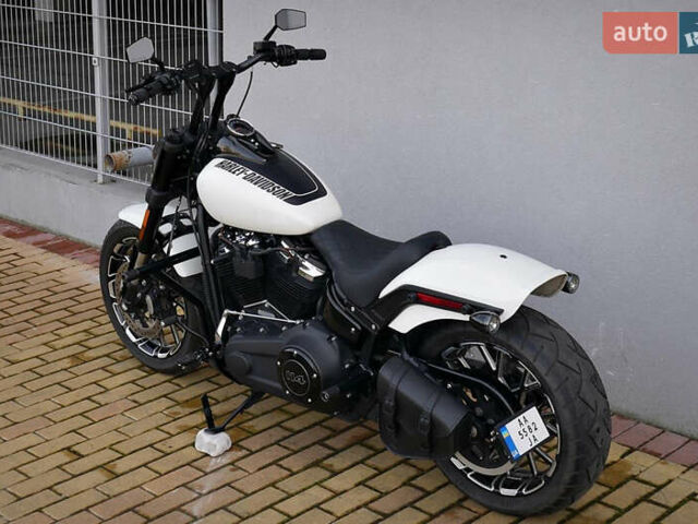 Белый Харлей-Дэвидсон Fat Bob, объемом двигателя 1.75 л и пробегом 18 тыс. км за 21000 $, фото 3 на Automoto.ua