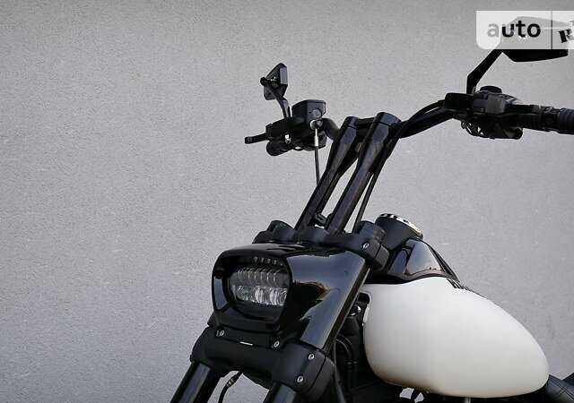 Білий Харлей-Девідсон Fat Bob, об'ємом двигуна 1.75 л та пробігом 14 тис. км за 23999 $, фото 1 на Automoto.ua