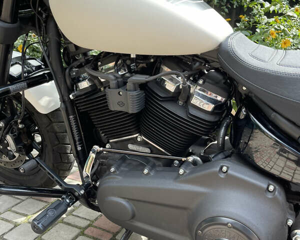 Білий Харлей-Девідсон Fat Bob, об'ємом двигуна 1.9 л та пробігом 2 тис. км за 22000 $, фото 9 на Automoto.ua