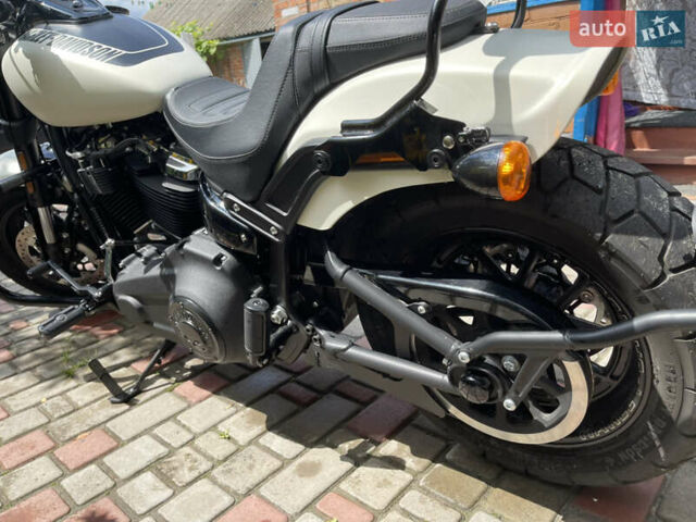 Білий Харлей-Девідсон Fat Bob, об'ємом двигуна 1.9 л та пробігом 2 тис. км за 22000 $, фото 14 на Automoto.ua