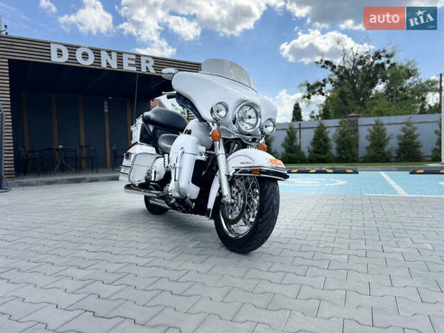 Белый Харлей-Дэвидсон FLHTCU Ultra Classic Electra Glide, объемом двигателя 1.69 л и пробегом 36 тыс. км за 16300 $, фото 5 на Automoto.ua