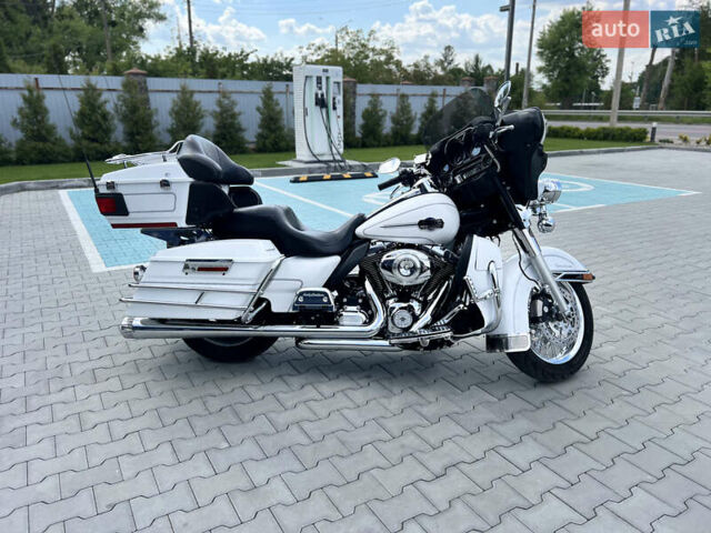Белый Харлей-Дэвидсон FLHTCU Ultra Classic Electra Glide, объемом двигателя 1.69 л и пробегом 36 тыс. км за 16300 $, фото 4 на Automoto.ua