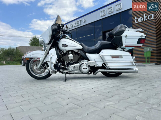 Белый Харлей-Дэвидсон FLHTCU Ultra Classic Electra Glide, объемом двигателя 1.69 л и пробегом 36 тыс. км за 16300 $, фото 13 на Automoto.ua