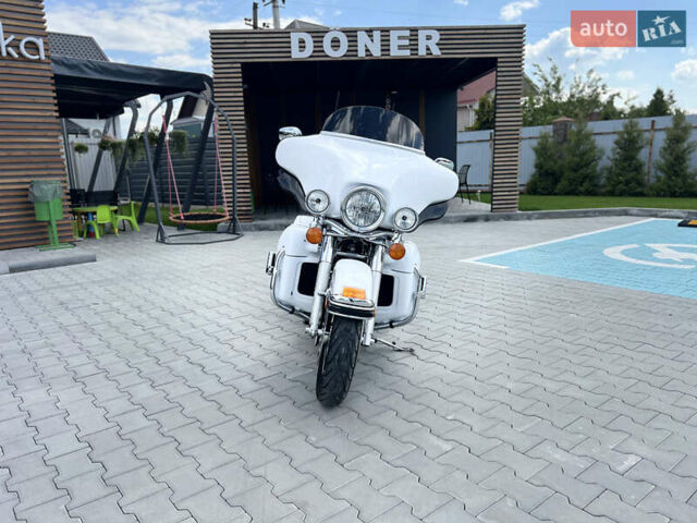 Белый Харлей-Дэвидсон FLHTCU Ultra Classic Electra Glide, объемом двигателя 1.69 л и пробегом 36 тыс. км за 16300 $, фото 3 на Automoto.ua