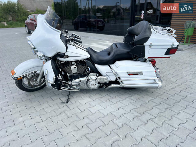 Белый Харлей-Дэвидсон FLHTCU Ultra Classic Electra Glide, объемом двигателя 1.69 л и пробегом 36 тыс. км за 16300 $, фото 8 на Automoto.ua