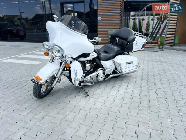 Белый Харлей-Дэвидсон FLHTCU Ultra Classic Electra Glide, объемом двигателя 1.69 л и пробегом 36 тыс. км за 16300 $, фото 7 на Automoto.ua