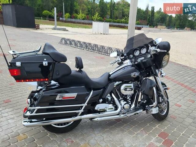 Черный Харлей-Дэвидсон FLHTCU Ultra Classic Electra Glide, объемом двигателя 0 л и пробегом 27 тыс. км за 14700 $, фото 5 на Automoto.ua