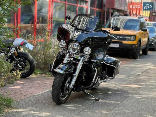 Черный Харлей-Дэвидсон FLHTCU Ultra Classic Electra Glide, объемом двигателя 0 л и пробегом 56 тыс. км за 18500 $, фото 1 на Automoto.ua