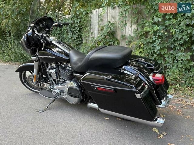 Черный Харлей-Дэвидсон FLHTCU Ultra Classic Electra Glide, объемом двигателя 0 л и пробегом 12 тыс. км за 16300 $, фото 5 на Automoto.ua