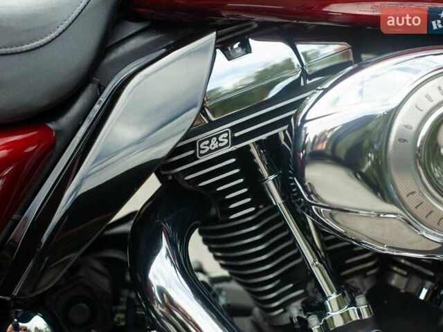 Красный Харлей-Дэвидсон FLHTK Electra Glide Ultra Limited, объемом двигателя 1.8 л и пробегом 50 тыс. км за 11000 $, фото 4 на Automoto.ua