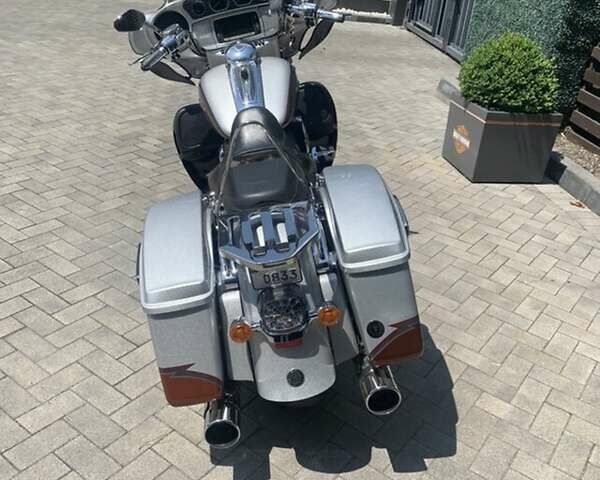 Серый Харлей-Дэвидсон FLHTK Electra Glide Ultra Limited, объемом двигателя 1.8 л и пробегом 50 тыс. км за 15000 $, фото 3 на Automoto.ua