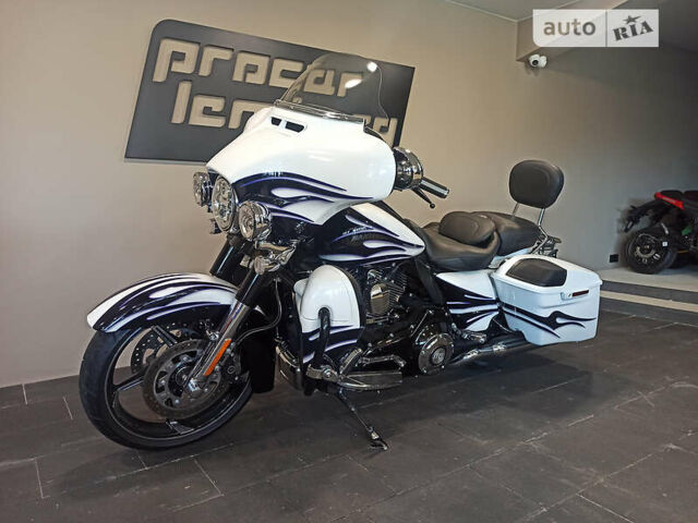 Белый Харлей-Дэвидсон FLHX Street Glide, объемом двигателя 1.8 л и пробегом 9 тыс. км за 21900 $, фото 22 на Automoto.ua