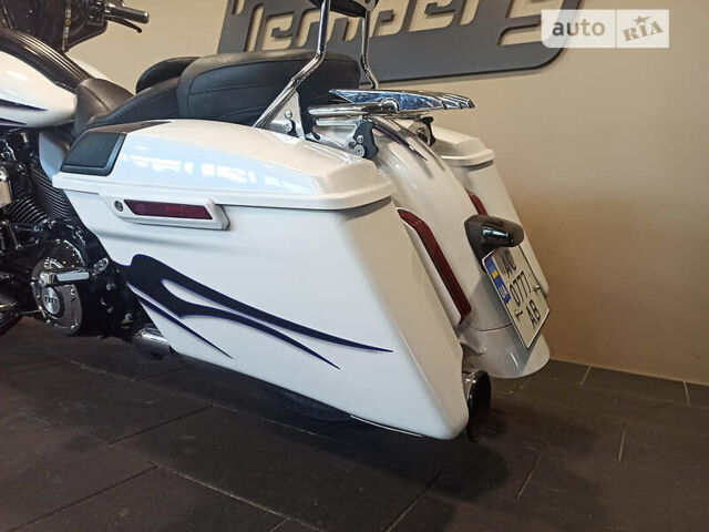 Белый Харлей-Дэвидсон FLHX Street Glide, объемом двигателя 1.8 л и пробегом 9 тыс. км за 21900 $, фото 27 на Automoto.ua