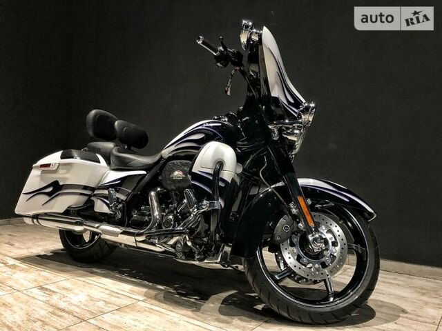 Білий Харлей-Девідсон FLHX Street Glide, об'ємом двигуна 1.8 л та пробігом 9 тис. км за 21900 $, фото 32 на Automoto.ua