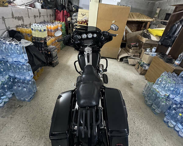 Чорний Харлей-Девідсон FLHX Street Glide, об'ємом двигуна 1.7 л та пробігом 67 тис. км за 14999 $, фото 1 на Automoto.ua