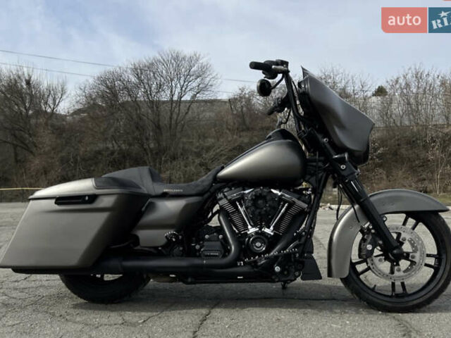 Сірий Харлей-Девідсон FLHX Street Glide, об'ємом двигуна 1.8 л та пробігом 19 тис. км за 22000 $, фото 8 на Automoto.ua