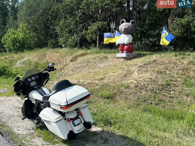 Белый Харлей-Дэвидсон FLHXSE, объемом двигателя 1.8 л и пробегом 42 тыс. км за 17000 $, фото 2 на Automoto.ua