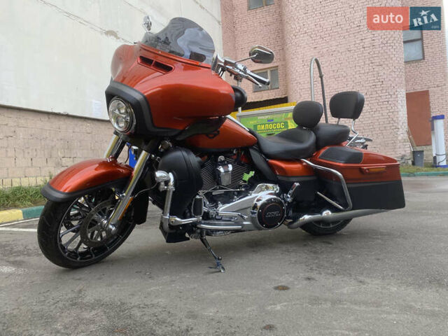 Красный Харлей-Дэвидсон FLHXSE, объемом двигателя 1.92 л и пробегом 26 тыс. км за 28000 $, фото 1 на Automoto.ua