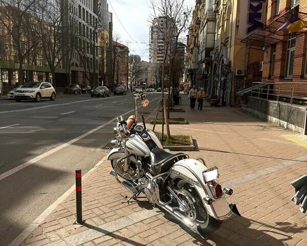 Белый Харлей-Дэвидсон FLSTN Softail Deluxe, объемом двигателя 1.7 л и пробегом 12 тыс. км за 14250 $, фото 3 на Automoto.ua