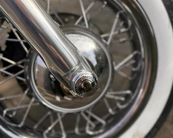 Белый Харлей-Дэвидсон FLSTN Softail Deluxe, объемом двигателя 1.7 л и пробегом 12 тыс. км за 14250 $, фото 7 на Automoto.ua