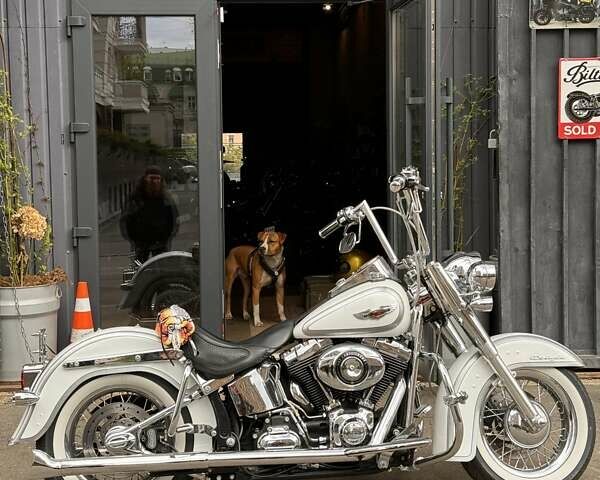 Белый Харлей-Дэвидсон FLSTN Softail Deluxe, объемом двигателя 1.7 л и пробегом 12 тыс. км за 14250 $, фото 5 на Automoto.ua