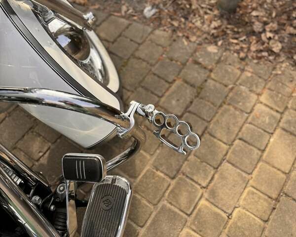 Белый Харлей-Дэвидсон FLSTN Softail Deluxe, объемом двигателя 1.7 л и пробегом 12 тыс. км за 14250 $, фото 8 на Automoto.ua