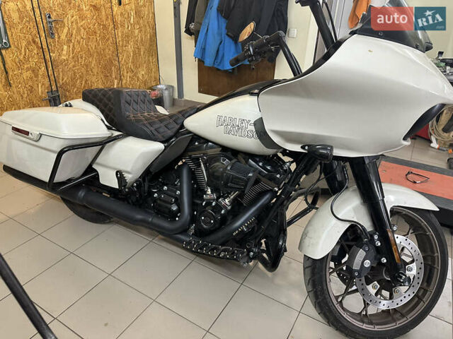 Білий Харлей-Девідсон FLTRX Road Glide, об'ємом двигуна 1.92 л та пробігом 3 тис. км за 29000 $, фото 5 на Automoto.ua