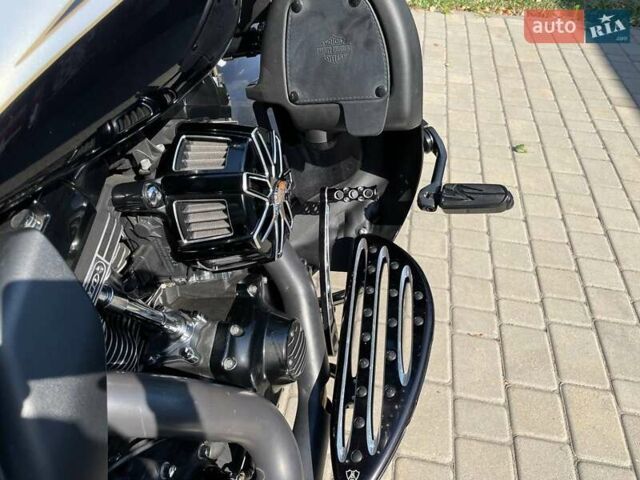 Белый Харлей-Дэвидсон FLTRXS, объемом двигателя 1.8 л и пробегом 16 тыс. км за 35000 $, фото 15 на Automoto.ua
