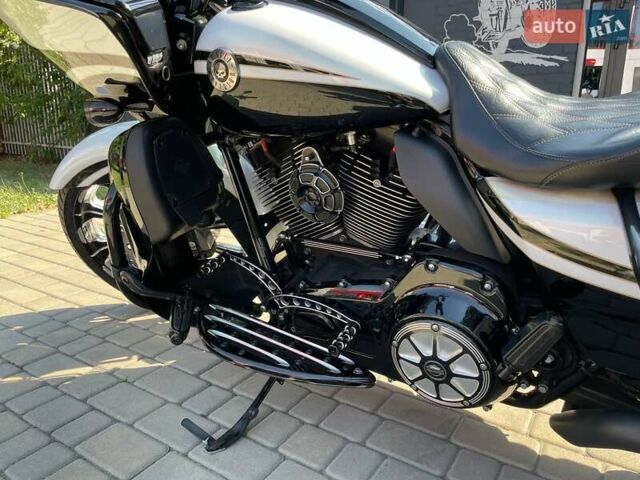 Белый Харлей-Дэвидсон FLTRXS, объемом двигателя 1.8 л и пробегом 16 тыс. км за 35000 $, фото 12 на Automoto.ua