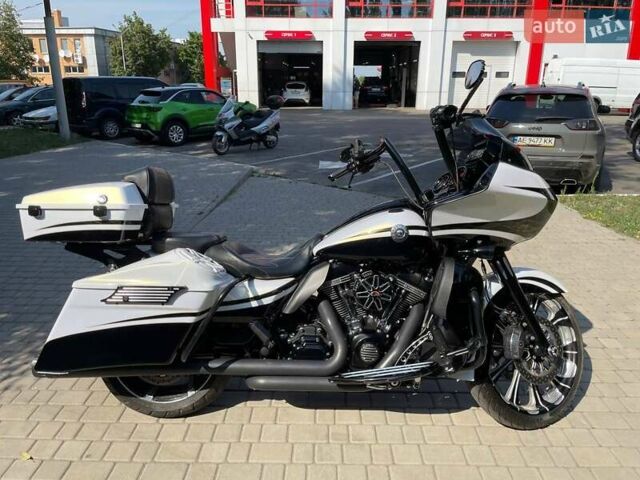 Белый Харлей-Дэвидсон FLTRXS, объемом двигателя 1.8 л и пробегом 16 тыс. км за 35000 $, фото 3 на Automoto.ua