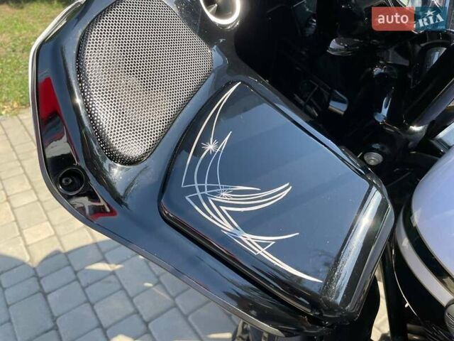 Белый Харлей-Дэвидсон FLTRXS, объемом двигателя 1.8 л и пробегом 16 тыс. км за 35000 $, фото 10 на Automoto.ua