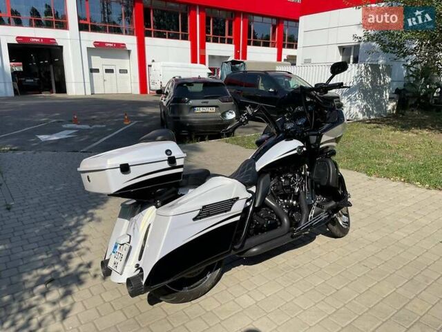 Белый Харлей-Дэвидсон FLTRXS, объемом двигателя 1.8 л и пробегом 16 тыс. км за 35000 $, фото 4 на Automoto.ua