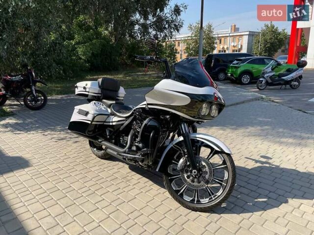 Белый Харлей-Дэвидсон FLTRXS, объемом двигателя 1.8 л и пробегом 16 тыс. км за 35000 $, фото 2 на Automoto.ua