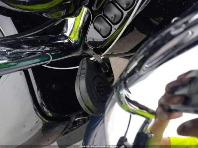 Харлей-Дэвидсон FLTRXS, объемом двигателя 1.87 л и пробегом 0 тыс. км за 8000 $, фото 11 на Automoto.ua