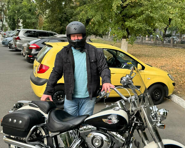 Белый Харлей-Дэвидсон Softail Deluxe, объемом двигателя 1.69 л и пробегом 23 тыс. км за 18000 $, фото 17 на Automoto.ua