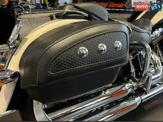 Белый Харлей-Дэвидсон Softail Deluxe, объемом двигателя 1.69 л и пробегом 23 тыс. км за 18000 $, фото 22 на Automoto.ua