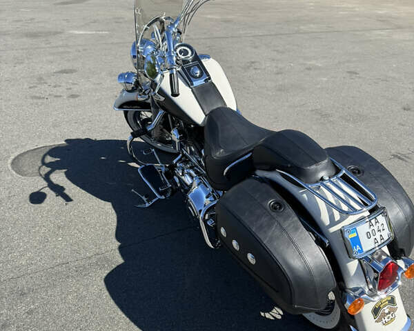 Белый Харлей-Дэвидсон Softail Deluxe, объемом двигателя 1.69 л и пробегом 23 тыс. км за 18000 $, фото 10 на Automoto.ua