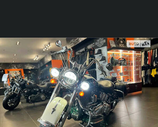 Белый Харлей-Дэвидсон Softail Deluxe, объемом двигателя 1.69 л и пробегом 23 тыс. км за 18000 $, фото 18 на Automoto.ua