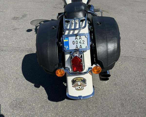 Белый Харлей-Дэвидсон Softail Deluxe, объемом двигателя 1.69 л и пробегом 23 тыс. км за 18000 $, фото 11 на Automoto.ua