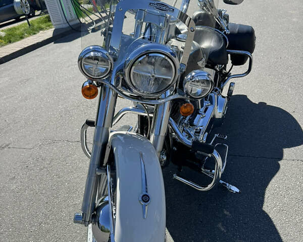 Белый Харлей-Дэвидсон Softail Deluxe, объемом двигателя 1.69 л и пробегом 23 тыс. км за 18000 $, фото 4 на Automoto.ua
