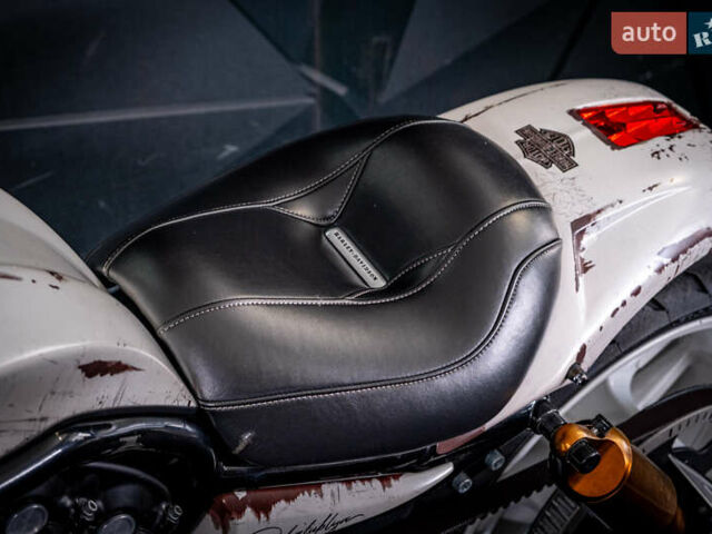 Белый Харлей-Дэвидсон VRSCD Night Rod, объемом двигателя 1.25 л и пробегом 27 тыс. км за 28000 $, фото 18 на Automoto.ua