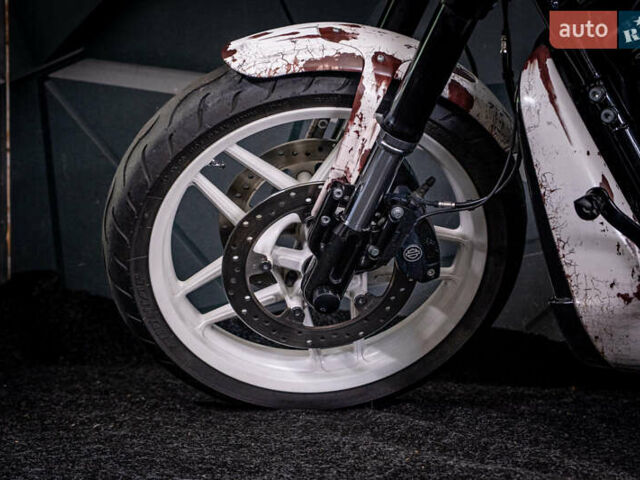 Белый Харлей-Дэвидсон VRSCD Night Rod, объемом двигателя 1.25 л и пробегом 27 тыс. км за 28000 $, фото 9 на Automoto.ua