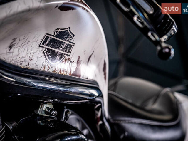 Білий Харлей-Девідсон VRSCD Night Rod, об'ємом двигуна 1.25 л та пробігом 27 тис. км за 28000 $, фото 20 на Automoto.ua